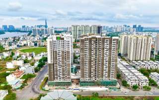 Hình ảnh vị trí dự án trên trục Đồng Văn Cống giúp làm rõ vì sao Victoria Village được neo đơn giá cao hơn mặt bằng chung cư cũ tại Thạnh Mỹ Lợi.