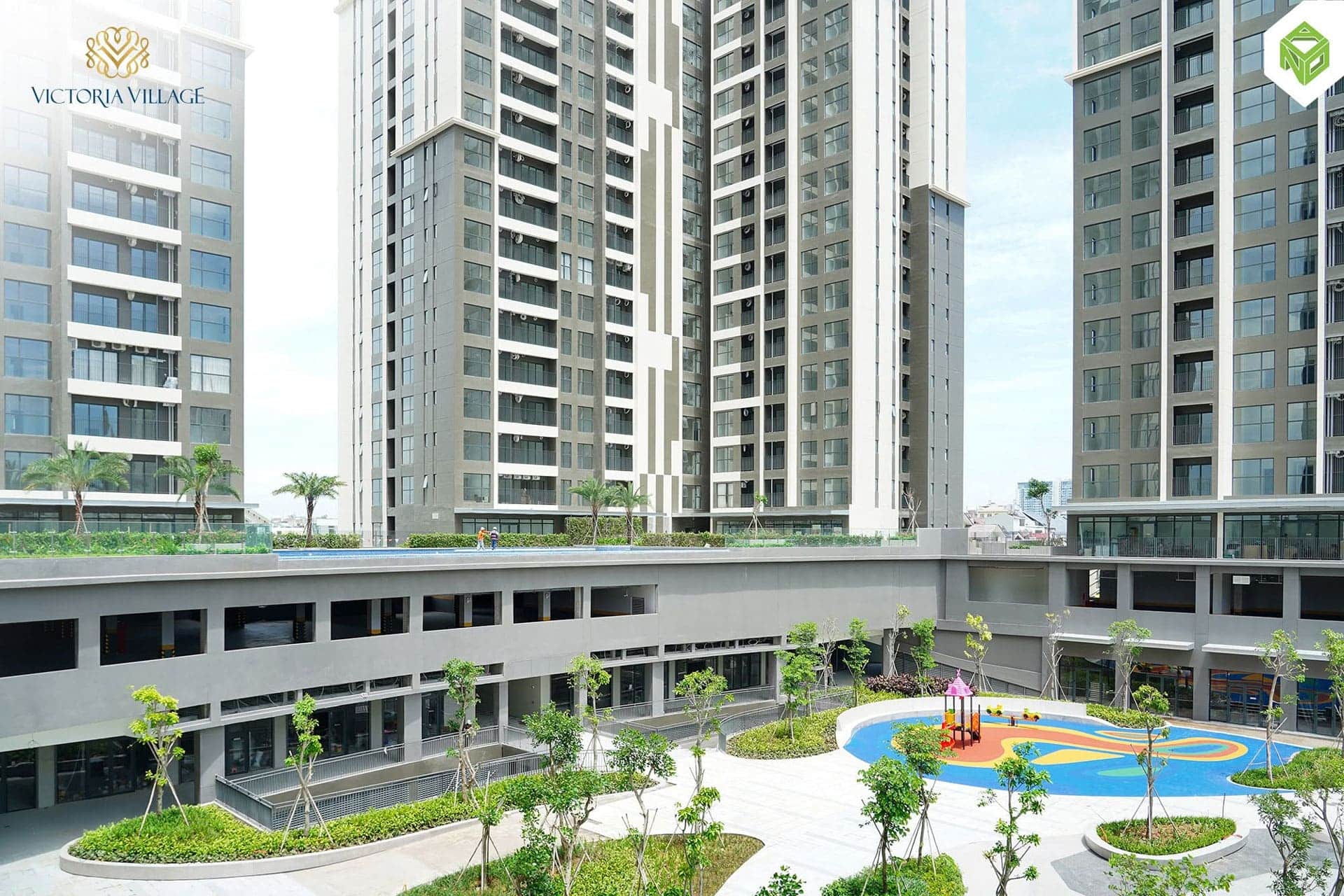 Thực tế Victoria Village tháng 8/2026 cho thấy không gian đô thị đã hình thành rõ nét, nổi bật với kiến trúc hiện đại, mảng xanh và hệ cảnh quan nội khu.